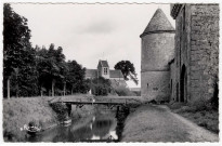 VILLECONIN. - Les tours du château (XIV et XVème) et l'église [Editeur Rameau]. 