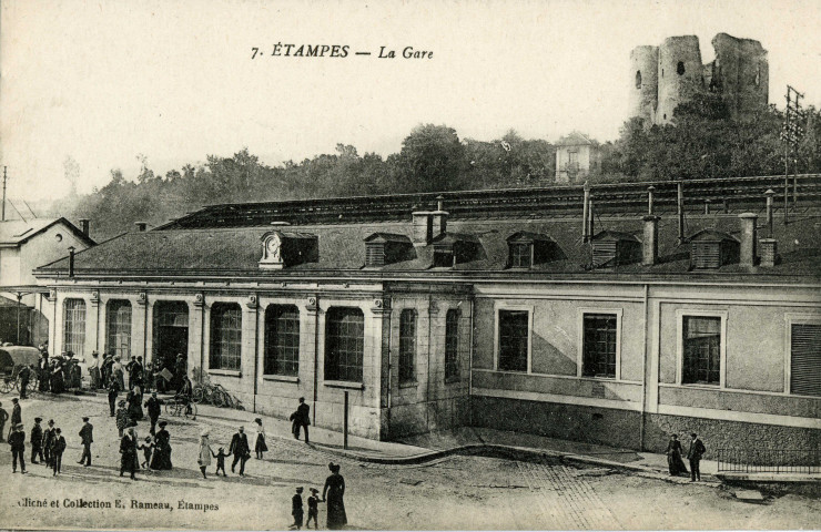 ETAMPES. - La gare. Cliché et collection Rameau. 
