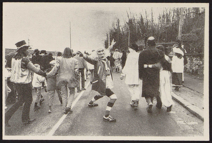 MARCOUSSIS.- Une tradition locale, le Binau : défilé (24 février 1980).
