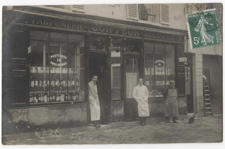 CORBEIL-ESSONNES. - Essonnes, rue de Paris, le coiffeur, 1908, 2 mots, 5 c, ad. 