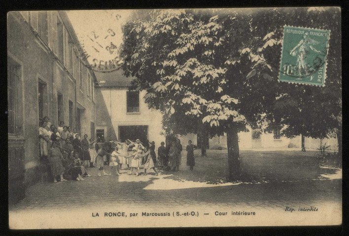 MARCOUSSIS. - La Ronce. Cour intérieure. Editeur Liva, Paris, 1924, 1 timbre à 10 centimes. 