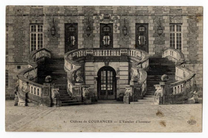 COURANCES. - Château de Courances, l'escalier d'honneur, ELD, 1917, 15 lignes. 