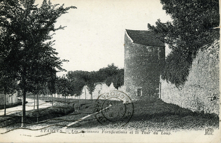 ETAMPES. - Les anciennes fortifications et la tour du Loup [Editeur ND, timbre à 40 centimes]. 