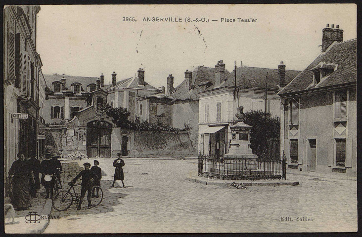 Angerville.- Place et monument Tessier (26 janvier 1916). 