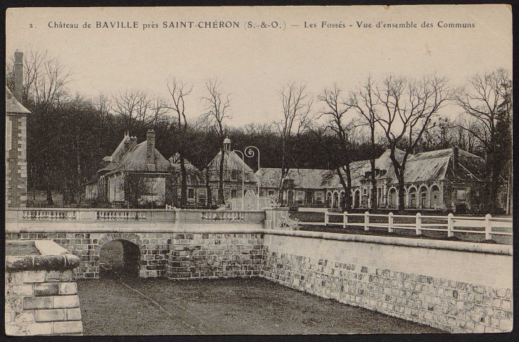SAINT-CHERON.- Château de Baville : fossés et communs [1904-1930].