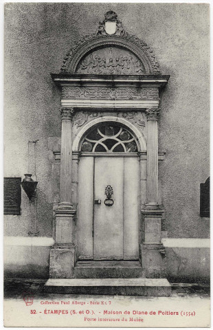 ETAMPES. - Maison de Diane de Poitiers (1554), porte intérieure du musée [Editeur S.et O. artistique, Allorge]. 