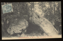CHAMARANDE. - Une caverne dans les rochers. Editeur P. Royer, Etampes, 1906, 1 timbre à 5 centimes, 2 mots. 