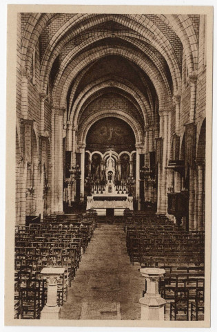 LONGPONT-SUR-ORGE. - Basilique. Intérieur de l'église, la nef. Desgouillons, sépia. 