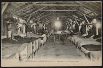 Brétigny-sur-Orge.- Cantonnement du détachement de la section de COA à la cité ouvrière "La Fraternelle" : intérieur d'un baraquement [1914-1918]. 