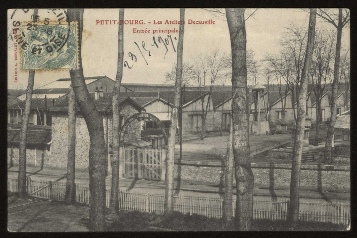 EVRY. - Petit-Bourg - Les ateliers Decauville, entrée principale. 1 timbre à 5 centimes. 