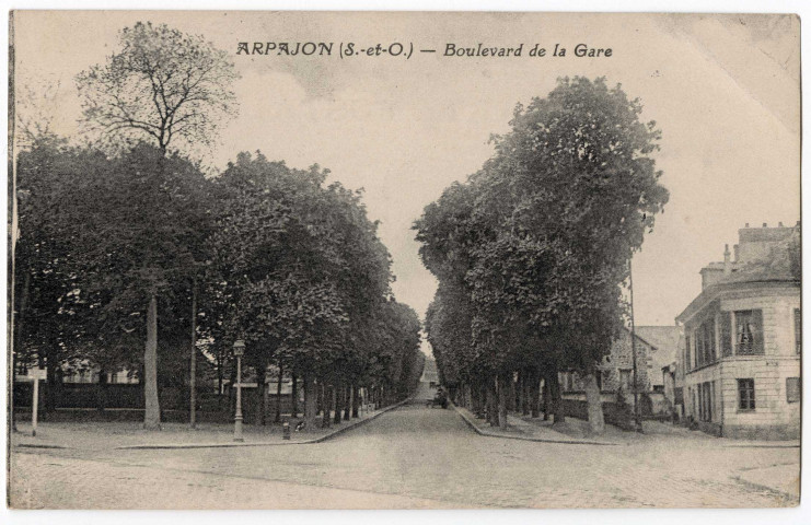 ARPAJON. - Boulevard de la Gare, 1927, 12 lignes, 40 c, ad. 