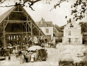 MEREVILLE. - La place du marché, vue de la Terrasse rocheuse, [jour de marché], (1874). 