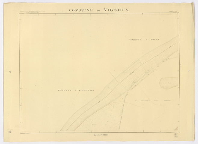 Plan topographique régulier de VIGNEUX dressé et dessiné par M. R. RAGUIN, géomètre et topographe, feuille 1, Ministère de la Reconstruction et de l'Urbanisme, 1945. Ech. 1/2.000. N et B. Dim. 1,10 x 0,80. 