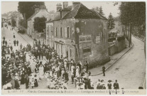ORSAY. - Fête du couronnement de la rosière - Le cortège se rendant à la mairie. Edition Lefevre, 1910, 1timbre à 10 centimes. 