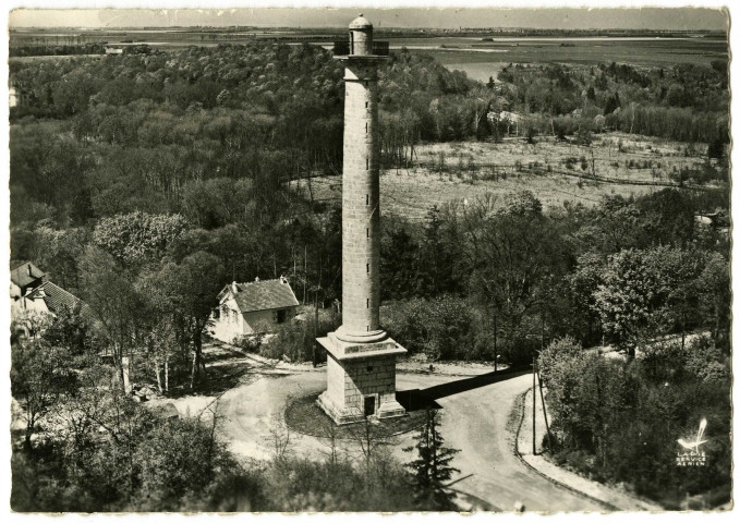 Tour Trajane (1903-1964) et monument aux morts [1921-1930].