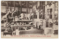IGNY. - Etablissement Saint-Nicolas. Ecole d'horticulture, le cabinet de physique et histoire naturelle (1921). 13 lignes, sépia. 
