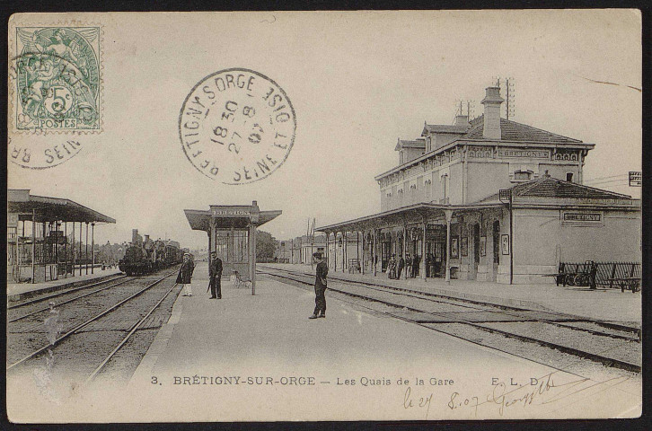 Brétigny-sur-Orge.- Les quais de la gare. 
