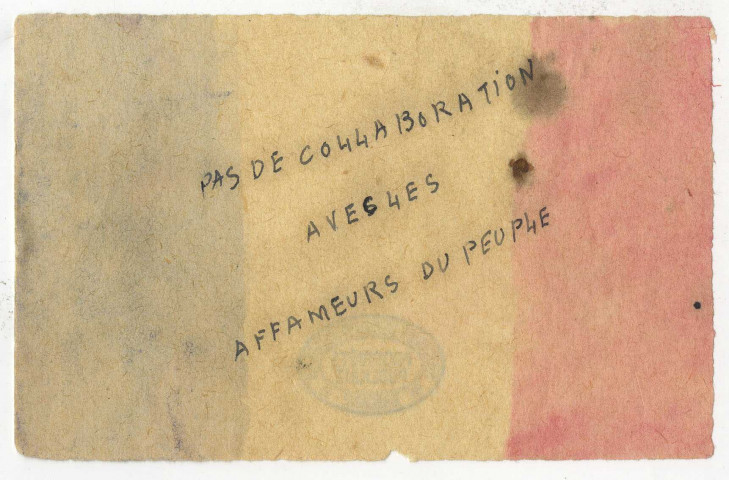 Guerre de 1939-1945. - Papier de petit format aux couleurs du drapeau français et comportant cette indication : Pas de collaboration avec les affameurs du peuple. 