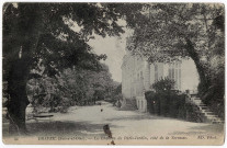 DRAVEIL. - Le Château de Paris-Jardins, côté de la terrasse. ND (1916), 22 lignes, ad. 