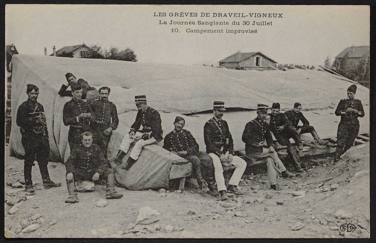 Draveil.- Grèves de Draveil-Vigneux. La journée sanglante du 30 juillet : Campement improvisé (10) (1908). 