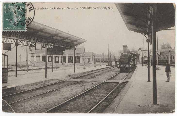 CORBEIL-ESSONNES. - Une arrivée de train en gare de Corbeil-Essonnes, Mardelet, 3 mots, 5 c, ad. 