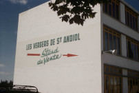 SAINT-ANDIOL. - Les Vergers de Saint-Andiol, bâtiments de l'entreprise ; couleur ; 5 cm x 5 cm [diapositive] (1961). 