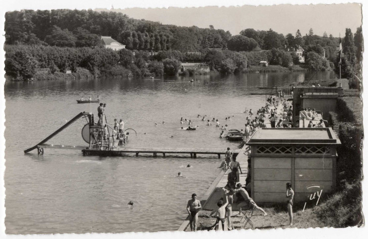 CORBEIL-ESSONNES. - Les bords de la Seine et la baignade municipale, Guy, 1960, 9 lignes. 