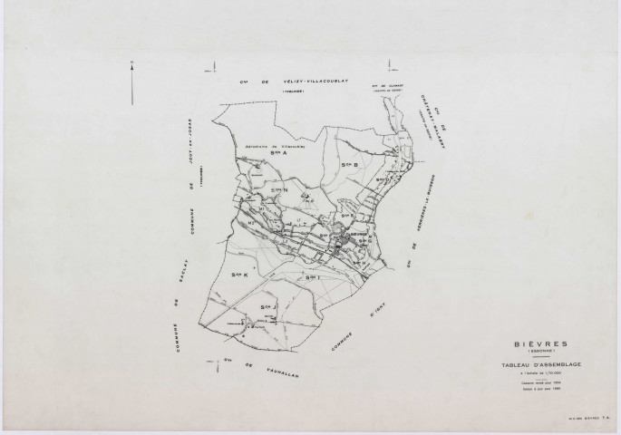 BIEVRES, plans minutes de conservation : tableau d'assemblage,1954, Ech. 1/10000 ; plans des sections A, B, I, J, K, N, 1954, Ech. 1/2000, sections C1, C2, D, E, F, G, H, L1, L2, M1, M2, 1954, Ech. 1/1000. Polyester. N et B. Dim. 105 x 80 cm [18 plans]. 