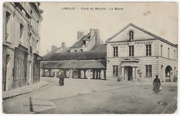 LIMOURS-EN-HUREPOIX. - Place du marché. La mairie. Librairie Prel, Debuisson, cl. 2B118/5. 