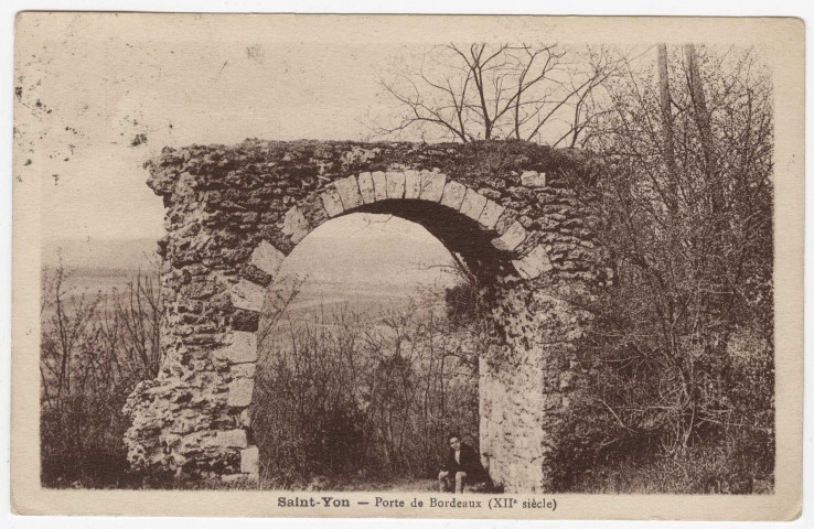 SAINT-YON. - Porte de Bourdeaux (XIIe siècle) [Editeur Monel, 1933, timbre à 25 centimes]. 