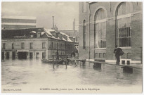 CORBEIL-ESSONNES. - Corbeil inondé, janvier 1910. Place de la République, devant les Grands moulins, Xémard. 