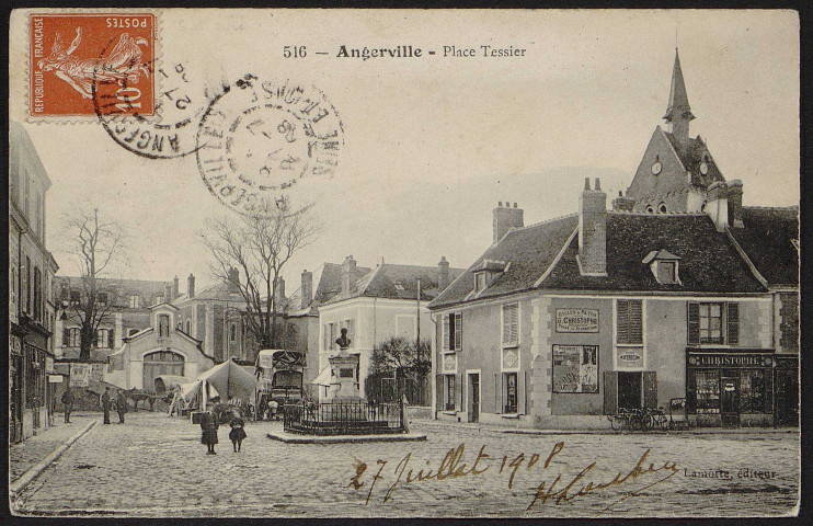 Angerville.- Place et monument Tessier (27 juillet 1908). 