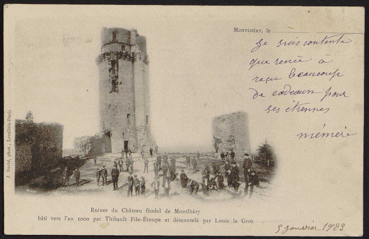 Montlhéry. - Ruines du château féodal de Montlhéry, bâti vers l'an 1000 par Thibault File-Etoupe et démantelé par Louis le Gros (5 janvier 1903). 