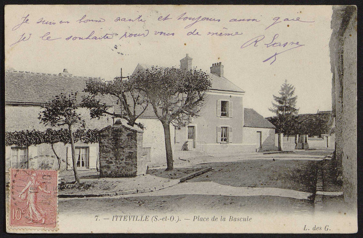 Itteville.- Place de la Bascule (25 octobre 1905). 