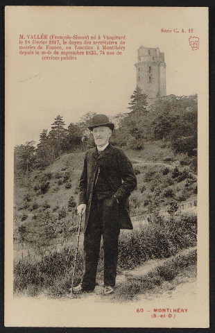 Montlhéry.- M. Vallée (François-Simon) en promenade à la tour [1904-1910]. 