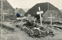 Cimetière de Vassogne : photographie noir et blanc (mars 1915).