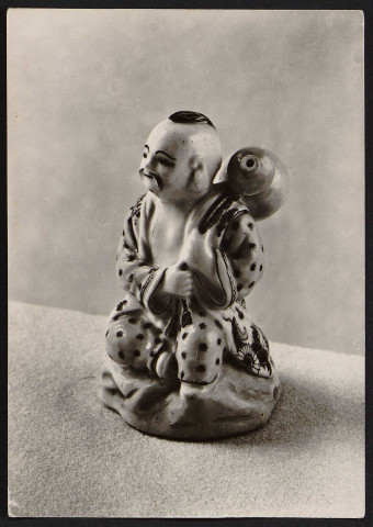 MENNECY.- Porcelaine tendre de Mennecy-Villeroy (XVIIIe siècle) : magot chinois, statuette [1960-1970].