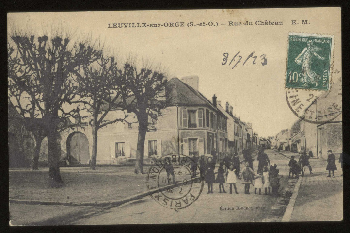 LEUVILLE-SUR-ORGE. - Rue du château. Editeur E. M., édition Bouquet, tabac, photo-édition F. Testard, 1923, timbre à 5 centimes. 