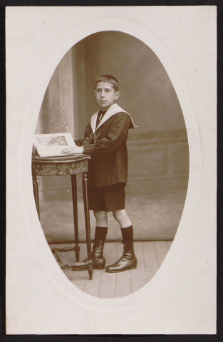 Jeune garçon [1904-1910].