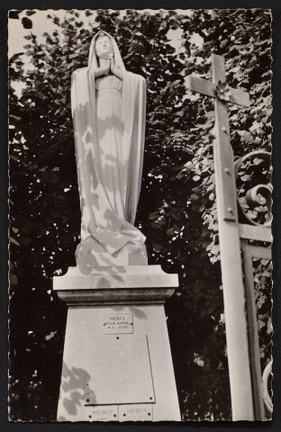 VIRY-CHATILLON.- Notre-Dame-de-Confiance : statue de la Vierge [1950-1960].