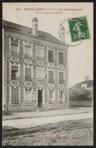 Montlhéry.- La gendarmerie sur la route de Saint-Michel (18 juillet 1912). 