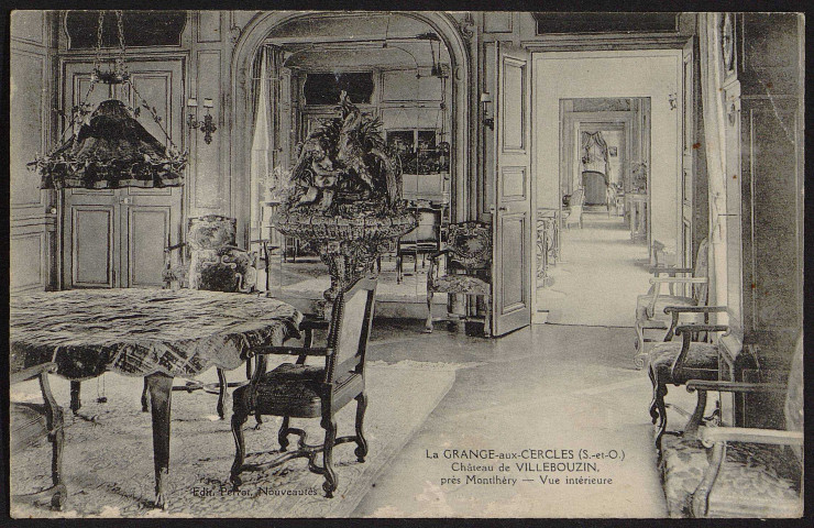 LONGPONT-SUR-ORGE. - Villebouzin, château : vue intérieure [1920-1930].