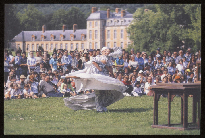 CHAMARANDE. - L'art d'aujourd'hui, le patrimoine de demain, festival Parcours de danse 2002. Editeur Domaine départemental de Chamarande, 2008, couleur. 
