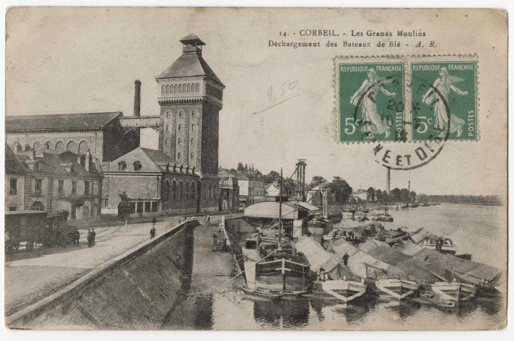 CORBEIL-ESSONNES. - Les grands moulins. Déchargement des bateaux de blé, AR, 1918, 3 mots, 2x5 c, ad. 