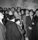 Jean COCTEAU entourés d'invités, film négatif, noir et blanc et tirage contact, 23 avril 1960. 
