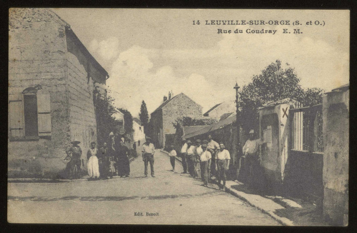 LEUVILLE-SUR-ORGE. - Rue du Coudray. Editeur E. M., édition Benoît, photo-édition F. Testard, Paris, 1930. 