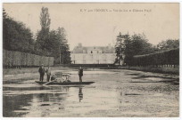 VIGNEUX-SUR-SEINE. - Vue du lac et du château Frayé [1907, timbre à 10 centimes]. 