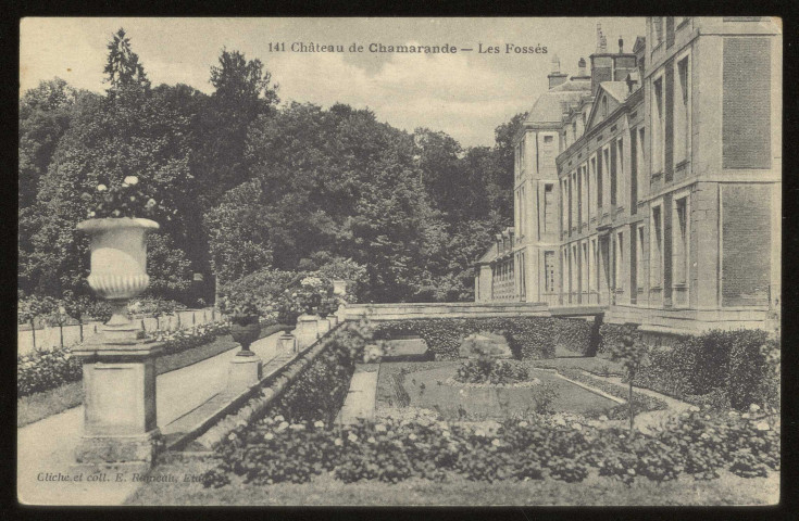 CHAMARANDE. - Château, les fossés. Cliché et collection Rameau. 