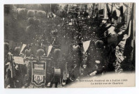 DOURDAN. - Festival du 1er juillet 1906, le défilé rue de Chartres. Royer. 
