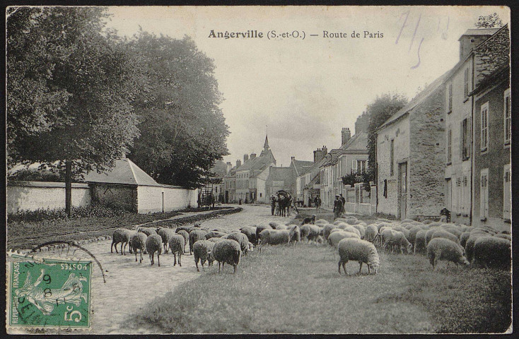 Angerville.- Route de Paris. 
